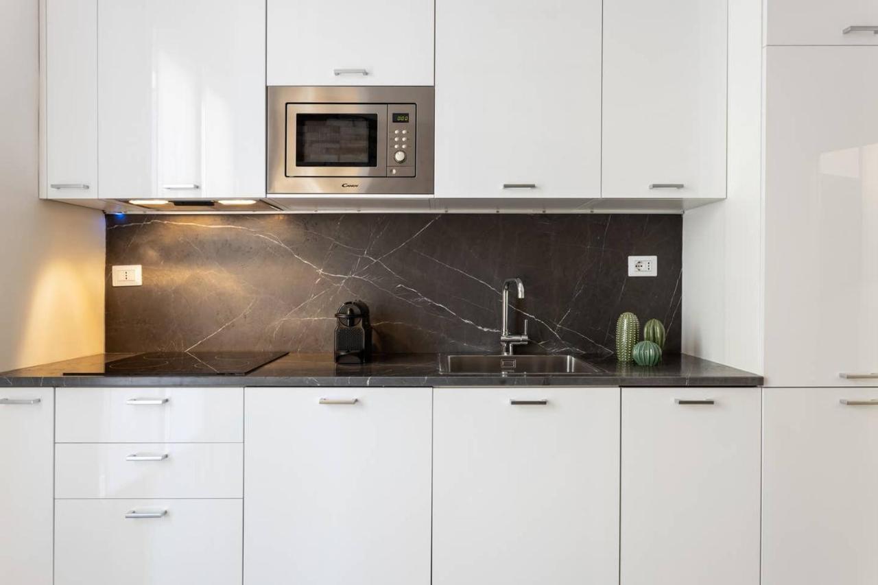 Modern And New Flat In Duomo Area Milão