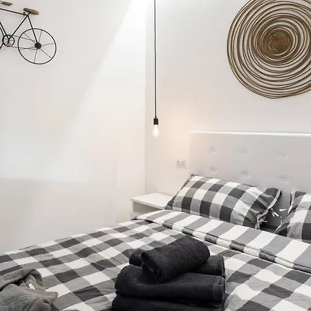 Modern And New Flat In Duomo Area Apartamento Milão Exterior foto