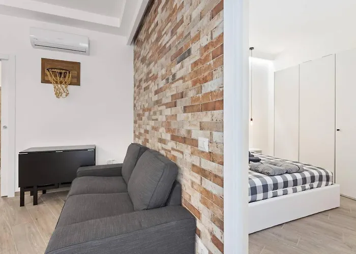 Modern And New Flat In Duomo Area